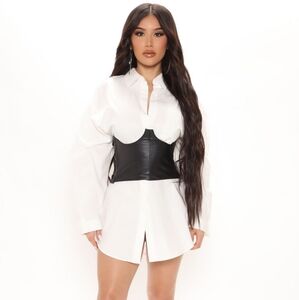 FASHION NOVA Corset Belt, NEW, Faux Leather, Stretchy, Wide Belt, Underbust